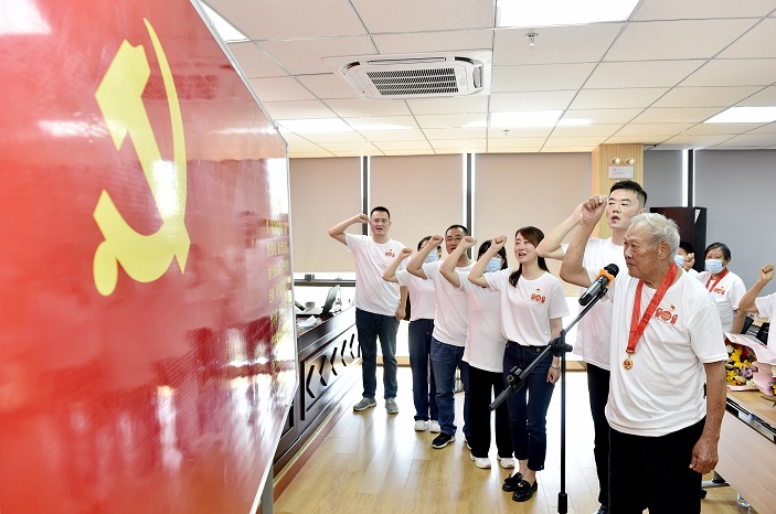 党的生日来临之际，合肥市大杨村表彰优秀党员